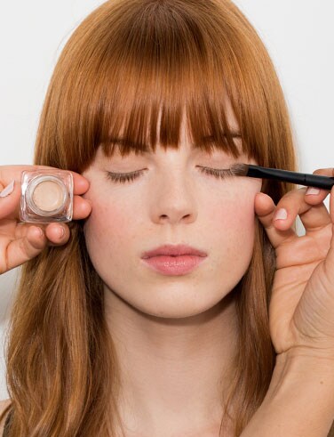Applying Cream Shadow